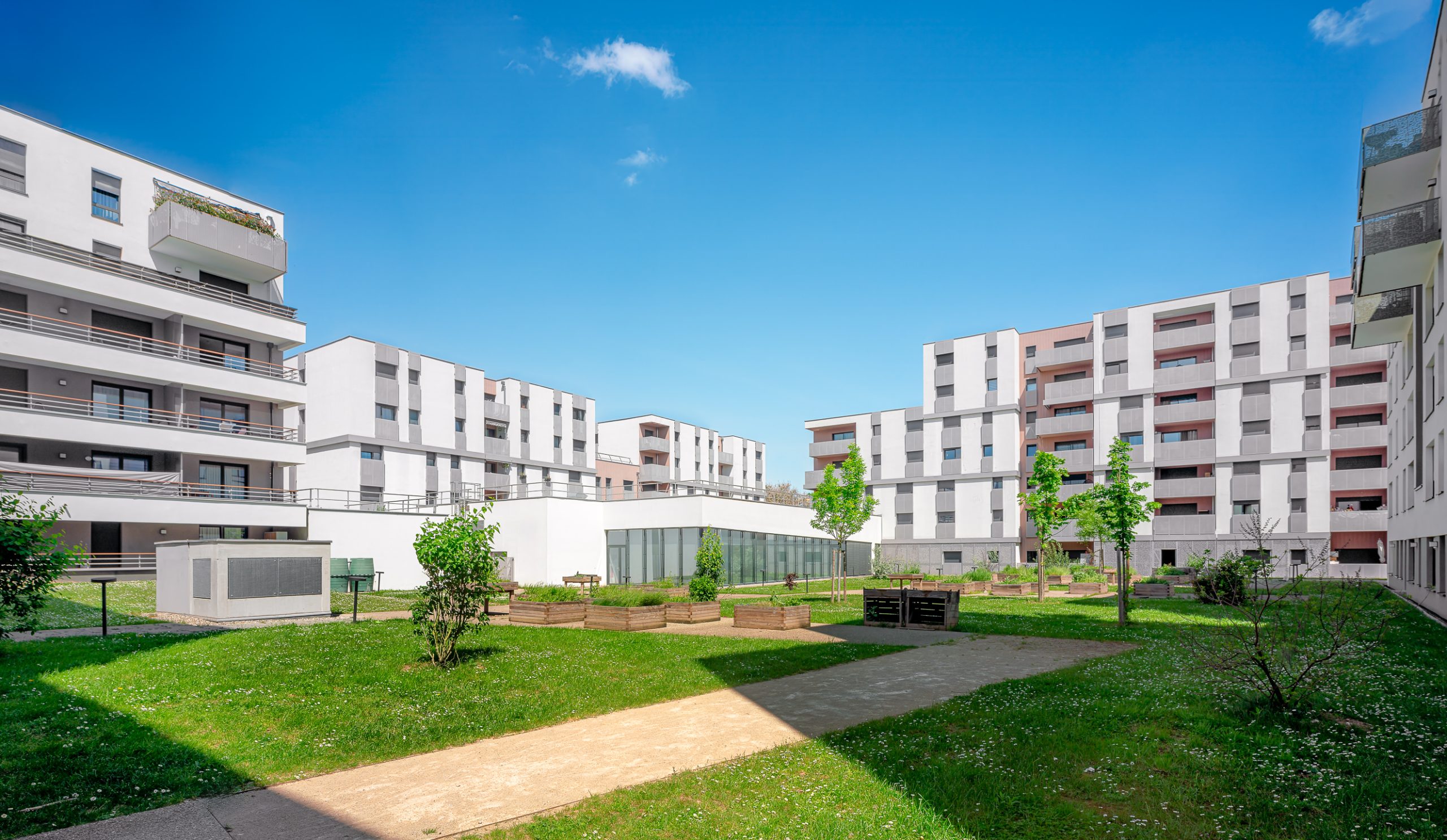 patio-central-zac-poteries-architecture-contemporaine