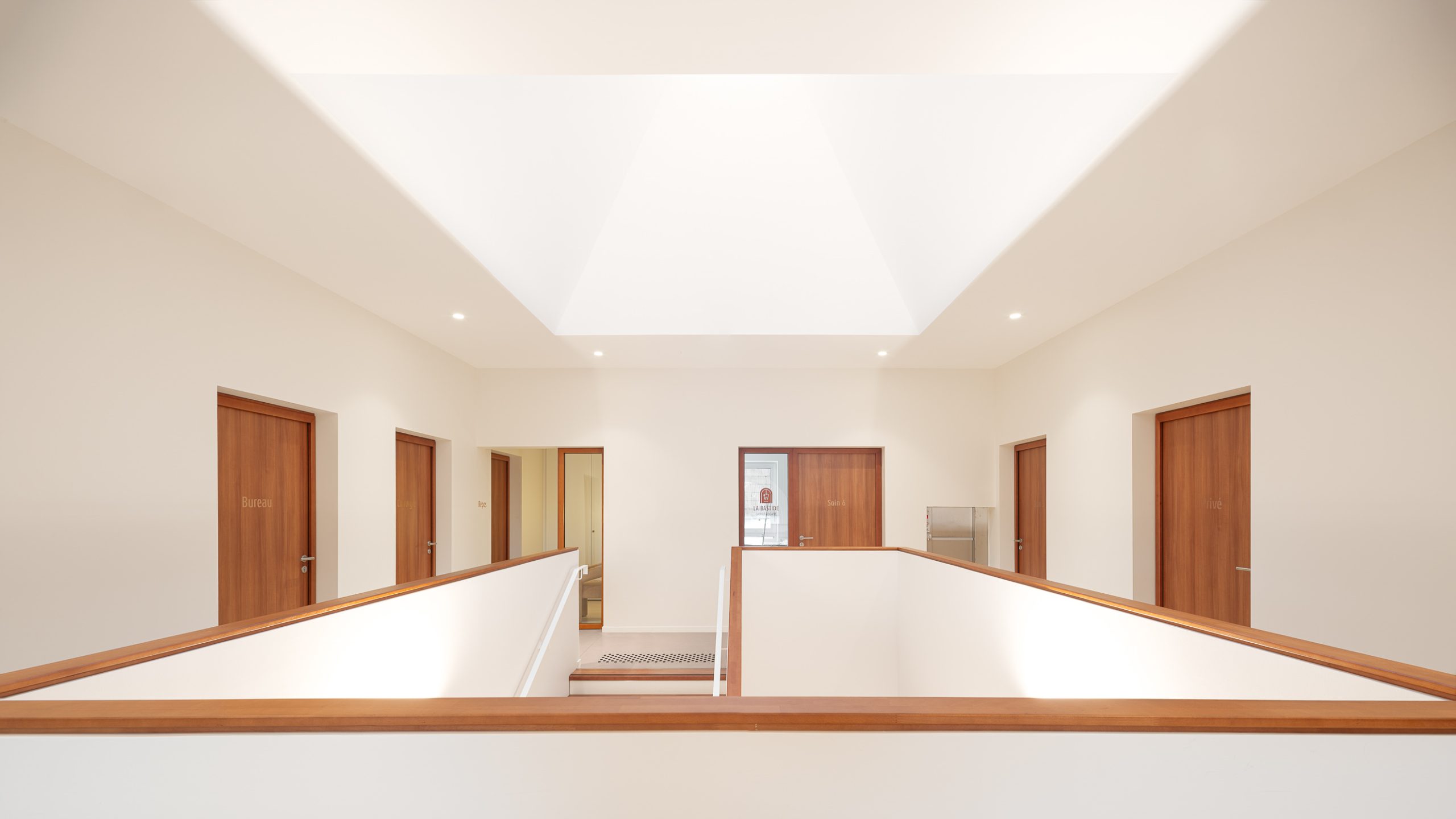 photo architecture nuit facade vitrage transparence